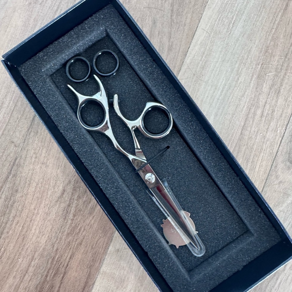 SAM VILLA Professional Stainless Steel Hair Cutting Scissors - Silver 5.5” Right
